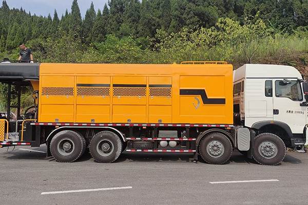 The main construction process of slurry sealing layer_2